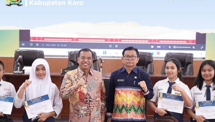 Bupati Karo Menghadiri Pemberangkatan Siswa Penerima Beasiswa Murni