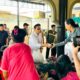 Rico Waas Kunjungi dan Salurkan Bantuan Logistik untuk Pengungsi Banjir