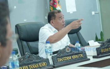 Bupati Karo Antonius Ginting mengikuti Panen Raya dan Pengumuman Swasembada Pangan Nasional bersama Presiden Prabowo Subianto secara virtual dari Karo Command Center.