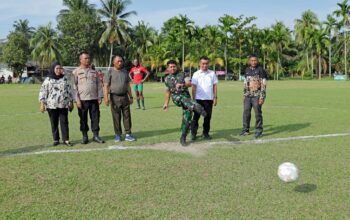 Dandim 0208 Asahan Letkol Inf Edy Syahputra melakukan kick off Turnamen NThree Cup III 2026
