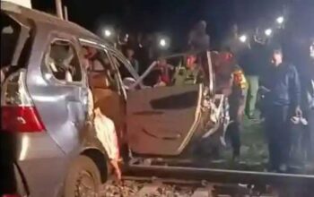 kecelakaan kereta api di Tebing Tinggi minibus Avanza tertabrak kereta