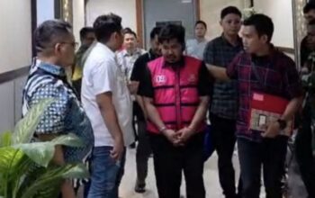 Jaksa gadungan saat digelandang penyidik Kejati Sulsel.