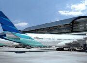 Pesawat Garuda Indonesia di bandara, tiket pesawat Medan Jakarta melonjak jelang akhir libur sekolah dan Nataru 2025 2026