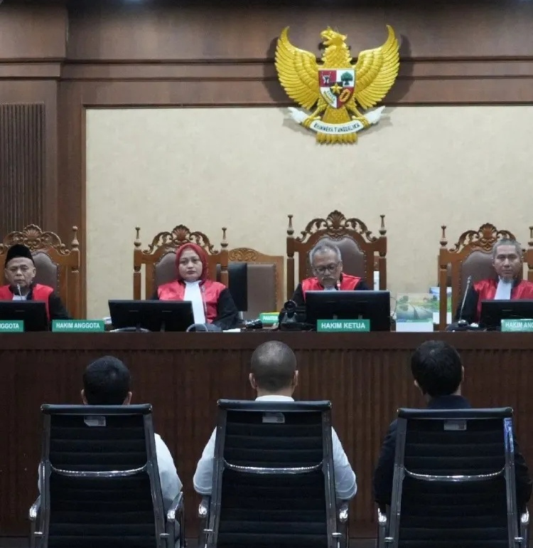 Majelis Hakim Pengadilan Tipikor Jakarta Pusat membacakan vonis korupsi tata kelola minyak Pertamina