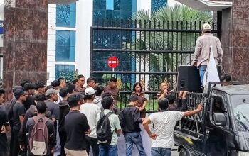 Aksi mahasiswa GUNTUR demo di Kejatisu Medan menuntut transparansi KIP Kuliah