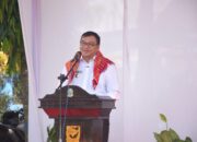 Bupati Deli Serdang saat meresmikan revitalisasi ruang kelas SD di Patumbak