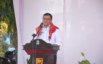 Bupati Deli Serdang saat meresmikan revitalisasi ruang kelas SD di Patumbak