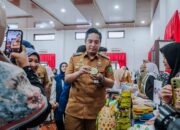 Perluas Pasar UMKM Medan, Rico Waas Serahkan Sertifikasi Halal kepada 100 Pelaku Usaha