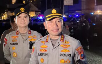 Kapolrestabes Medan Kombes Pol Jean Calvijn Simanjuntak bersama Wakapolda Sumut Brigjen Pol Sonny Irawan saat memberikan keterangan kepada media terkait pengamanan blackout Sumbagut di Medan.