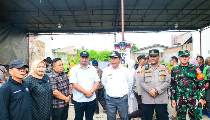 Tinjau Sejumlah TPS, Lom Lom Suwondo Pastikan Pilkades Berjalan Aman dan Lancar