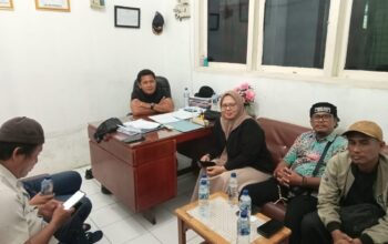 Tim GRPK beraudiensi dengan Sekretaris Camat Batang Kuis membahas dugaan penyimpangan di Desa Sena dan Desa Paya Gambar.
