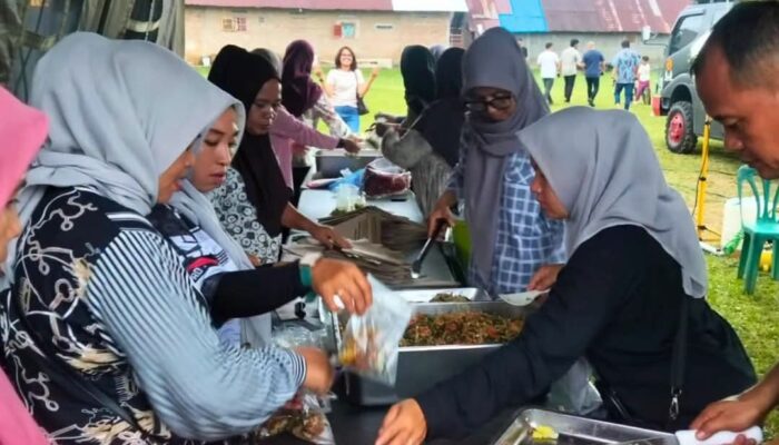Brimob Polda Sumut Buka Dapur Lapangan, 1.000 Porsi Makanan Dibagikan ke Korban Puting Beliung