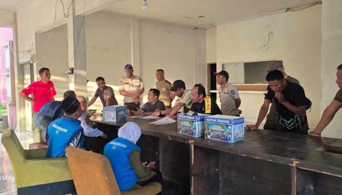 Satpol PP Lombok Tengah Tertibkan Penggalangan Dana Rumah Adat Sade