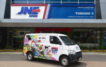 JNE Gandeng Muklay, Sulap Armada Jadi Galeri Seni Berjalan