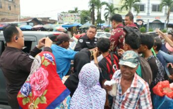 Jumat Berkah, Bid Humas Polda Sumut Berbagi Kasih dengan Sopir, Pengemudi Becak Motor dan Ojol