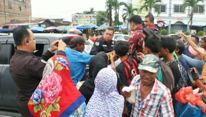 Jumat Berkah, Bid Humas Polda Sumut Berbagi Kasih dengan Sopir, Pengemudi Becak Motor dan Ojol