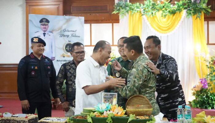 Wali Kota Tanjungbalai Dapat Surprise HUT Ke-44 dari Forkopimda dan Perangkat Daerah