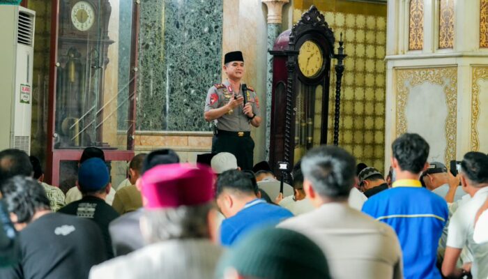 Kapolda Sumut Ajak Warga Perangi Narkoba dan Waspadai Begal Saat Jumat Keliling di Masjid Raya Medan