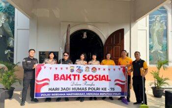 Sambut Hari Jadi Humas Polri ke-75, Bid Humas Polda Sumut Gelar Bakti Sosial Bersihkan Rumah Ibadah