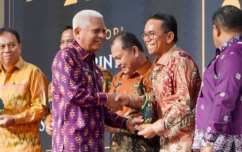 Rico Waas Raih Achievement Person Award KI Sumut 2026, Komitmen Keterbukaan Informasi Disorot