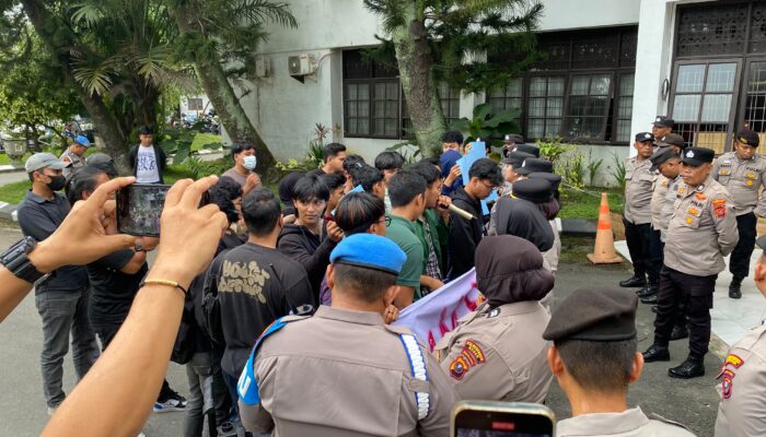 DPM USU Gelar Aksi Unjuk Rasa di Dishub Medan, Tuntut Transparansi Tender LPJU Rp12 Miliar